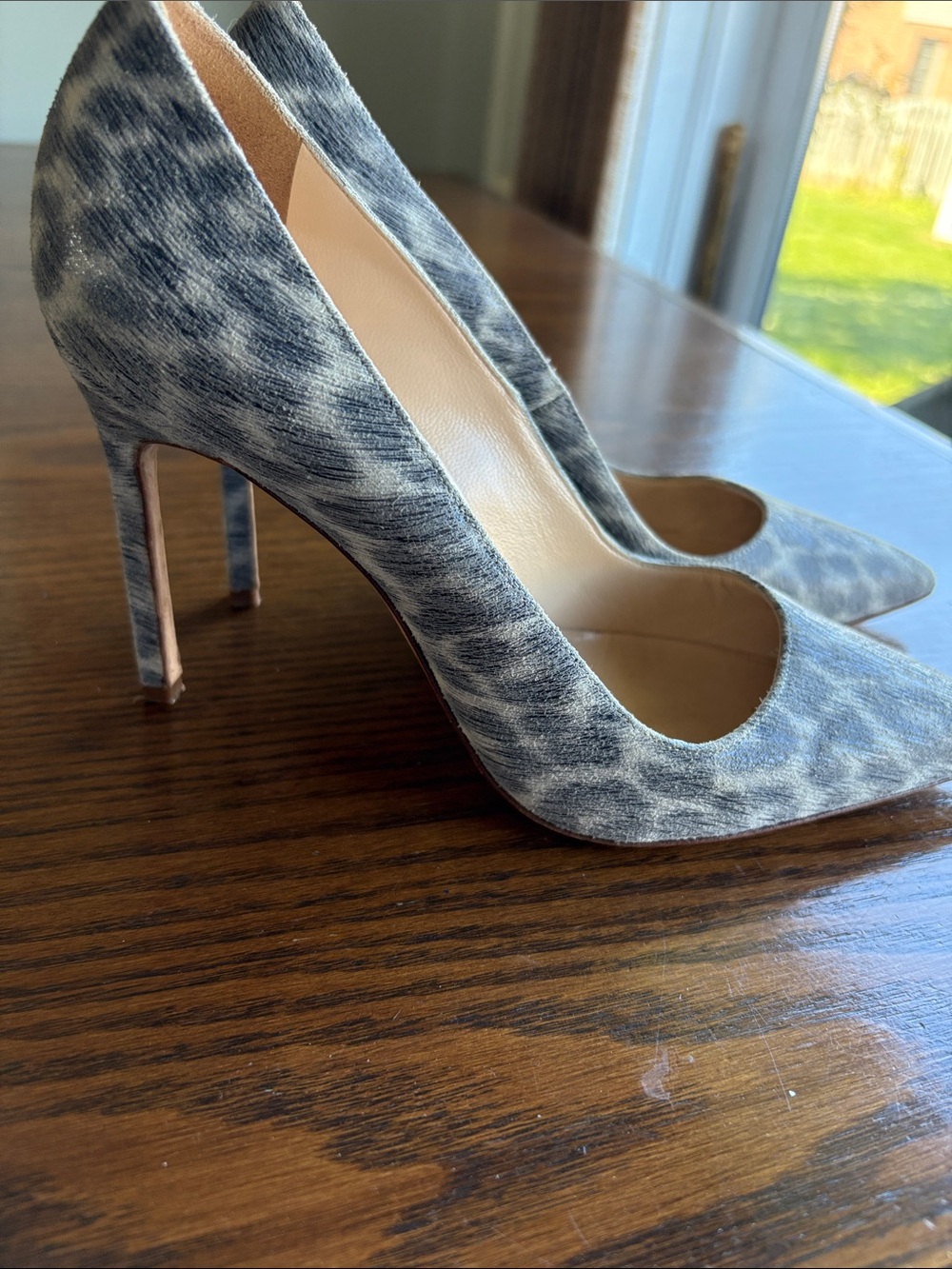 Manolo Blahnik grey textured leathered ocelot print leather hand made pumps EUC